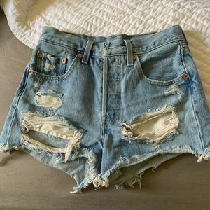 Size 24 Levi shorts